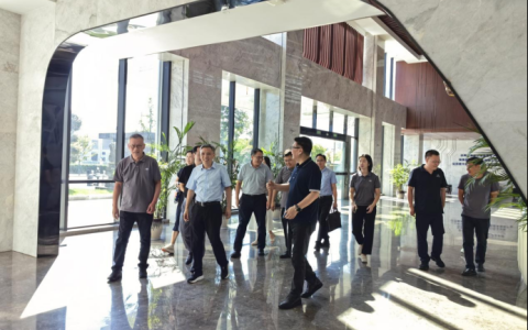 攜手共進，智造未來——金華職業(yè)技術大學校長梁克東一行到訪杭機股份